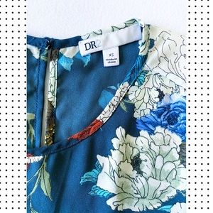 Women’s floral Blouse (size xs)